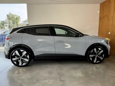 Renault Mégane E-Tech 2022 - 24999 EUR, 27000 km - AUTO.MOTO.pt - 27000km - foto 34 de 116