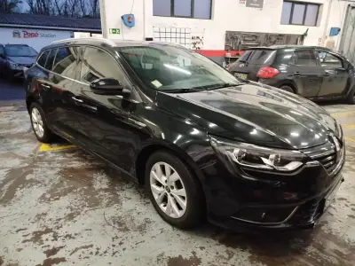 Renault Mégane Sport Tourer 2020 - 14499 EUR, 91021 km - AUTO.MOTO.pt - 91021km - foto 4 de 10