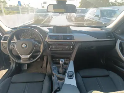 BMW 320 2017 - 16900 EUR, 131470 km - AUTO.MOTO.pt - 131470km - foto 18 de 29