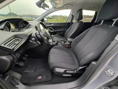 Peugeot 308 SW 2019 - 8500 EUR, 208333 km - AUTO.MOTO.pt - 208333km - foto 15 de 22