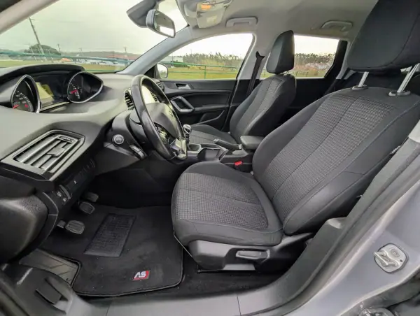 Peugeot 308 SW 2019 - 8500 EUR, 208333 km - AUTO.MOTO.pt - 208333km - foto 15 de 22