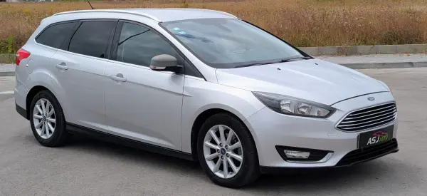Ford Focus SW 2015 - 8500 EUR, 231741 km - AUTO.MOTO.pt - 231741km - foto 5 de 21