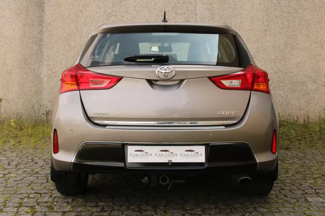 Toyota Auris 2012 - 11500 EUR, 179433 km - AUTO.MOTO.pt - 179433km - foto 8 de 34
