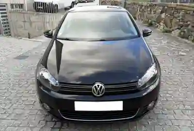 Volkswagen Golf 2011 - 9500 EUR, 179600 km - AUTO.MOTO.pt - 179600km - foto 3 de 15