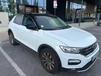 Volkswagen T-Roc 2021 - 19990 EUR, 42240 km - AUTO.MOTO.pt - 42240km - foto 4 de 9