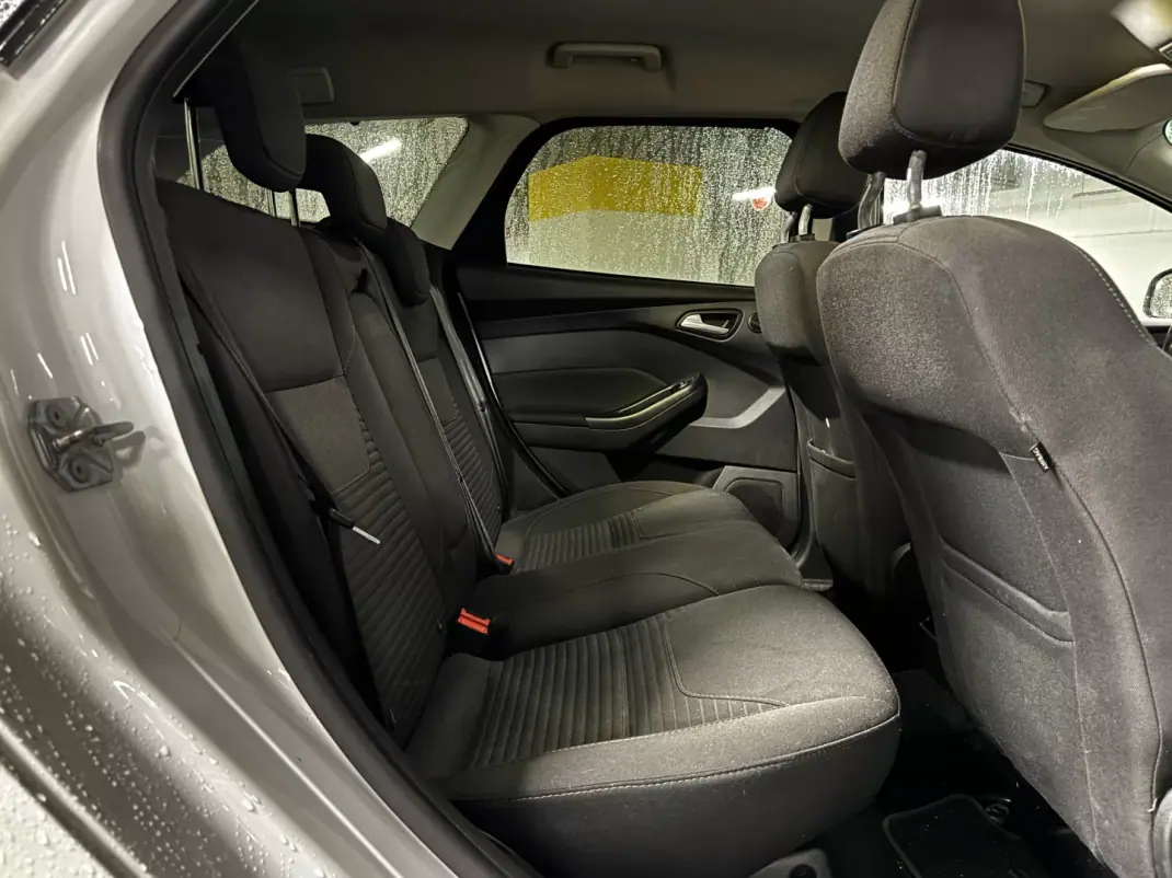 Ford Focus 2017 - 8500 EUR, 280100 km - AUTO.MOTO.pt - 280100km - foto 9 de 10