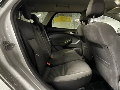Ford Focus 2017 - 8500 EUR, 280100 km - AUTO.MOTO.pt - 280100km - foto 9 de 10