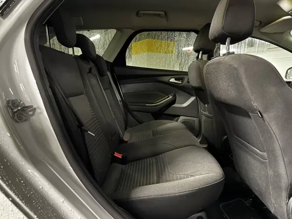 Ford Focus 2017 - 6000 EUR, 280100 km - AUTO.MOTO.pt - 280100km - foto 9 de 10