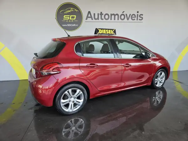 Peugeot 208 2014 - 6950 EUR, 167000 km - 167000km - foto 6 de 8