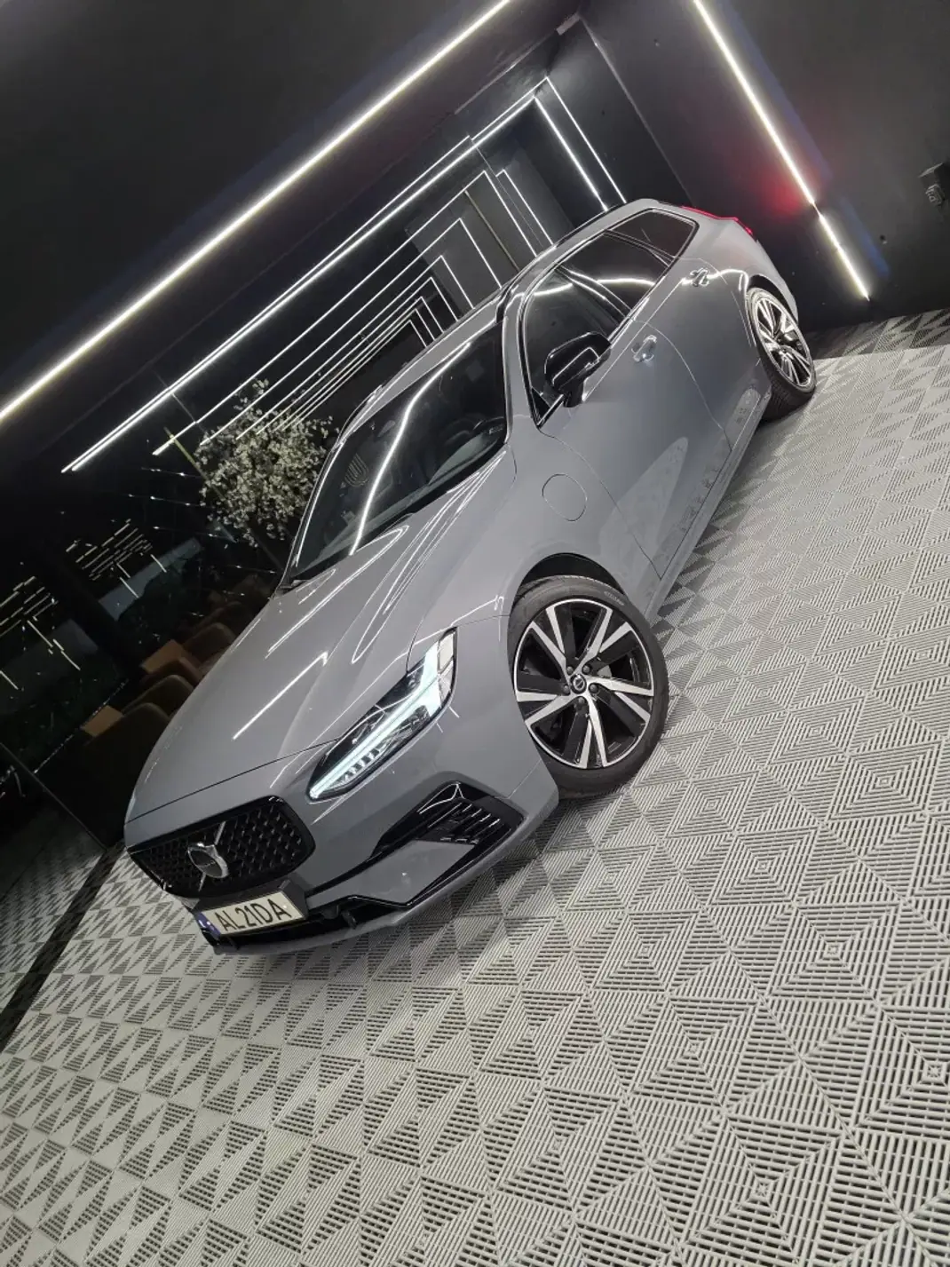 Volvo V90 2021 - 33750 EUR, 125000 km - 125000km - foto 5 de 27