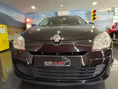 Renault Mégane 2013 - 6990 EUR, 253321 km - AUTO.MOTO.pt - 253321km - foto 3 de 17