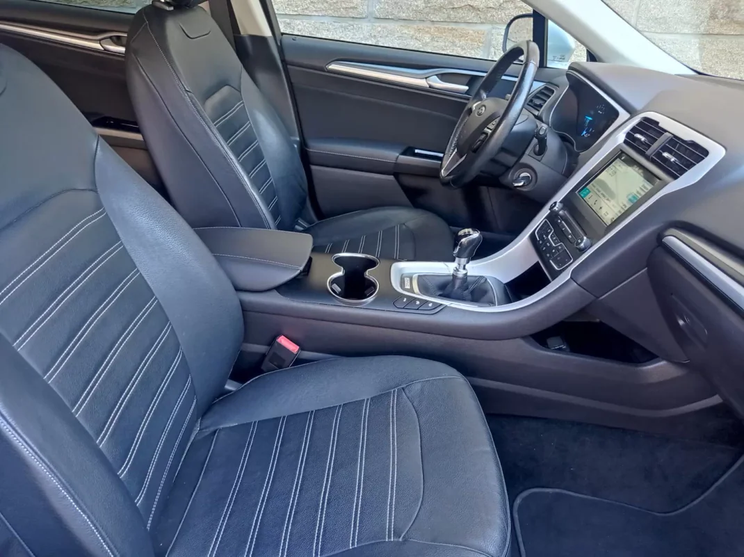 Ford Mondeo 2017 - 12490 EUR, 173000 km - AUTO.MOTO.pt - 173000km - foto 15 de 17