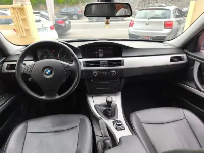 BMW 318 2010 - 8900 EUR, 360000 km - AUTO.MOTO.pt - 360000km - foto 21 de 27