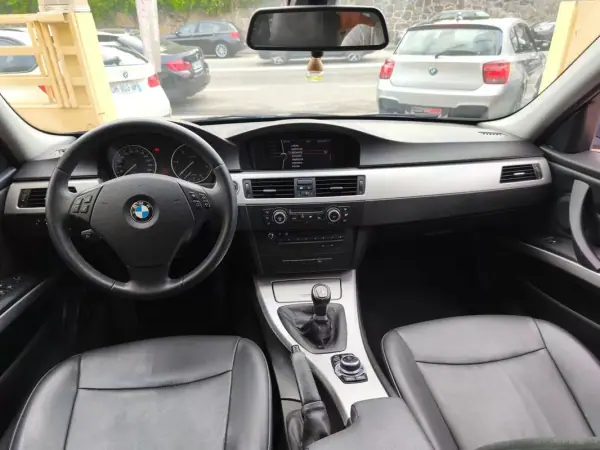 BMW 318 2010 - 8900 EUR, 360000 km - AUTO.MOTO.pt - 360000km - foto 21 de 27