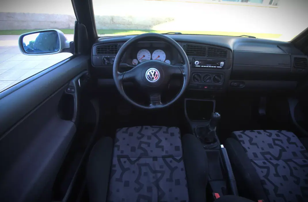 Volkswagen Golf Cabriolet 1999 - 5990 EUR, 216300 km - 216300km - foto 10 de 25