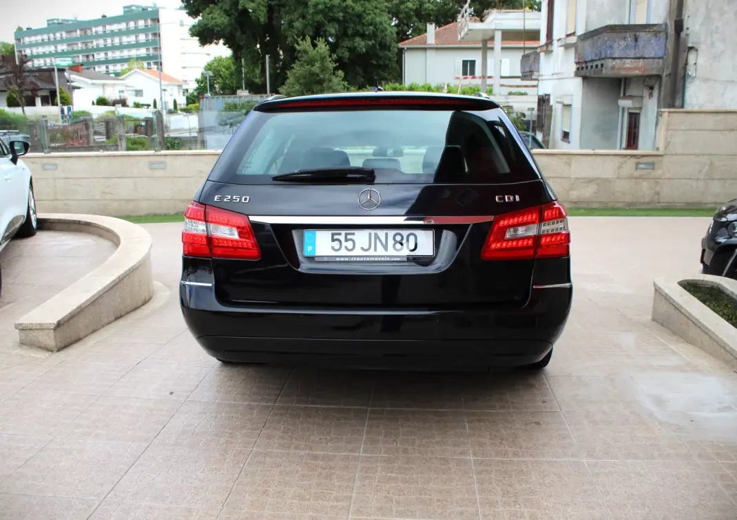 Mercedes-Benz E 250 2010 - 13990 EUR, 245000 km - AUTO.MOTO.pt - 245000km - foto 6 de 48
