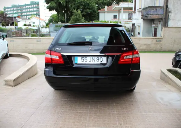 Mercedes-Benz E 250 2010 - 12990 EUR, 245000 km - AUTO.MOTO.pt - 245000km - foto 6 de 48