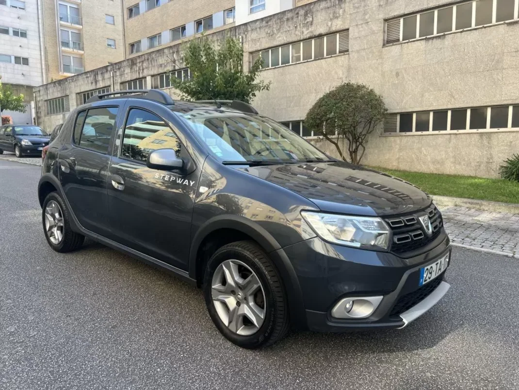 Dacia Sandero 2017 - 10950 EUR, 158000 km - AUTO.MOTO.pt - 158000km - foto 2 de 15