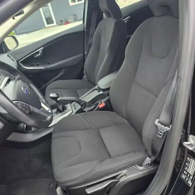Volvo V40 2016 - 14500 EUR, 118000 km - AUTO.MOTO.pt - 118000km - foto 17 de 18