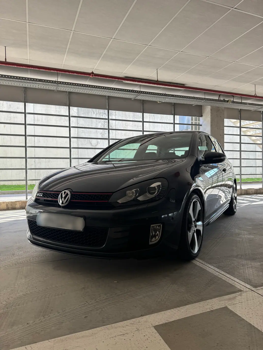 Volkswagen Golf 2011 - 11500 EUR, 204000 km - AUTO.MOTO.pt - 204000km - foto 4 de 9