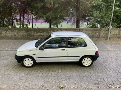 Renault Clio 1993 - 3900 EUR, 283000 km - AUTO.MOTO.pt - 283000km - foto 38 de 39
