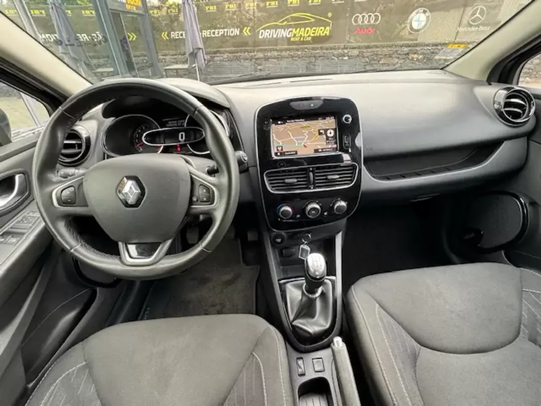 Renault Clio Sport Tourer 2020 - 12500 EUR, 75360 km - AUTO.MOTO.pt - 75360km - foto 10 de 12