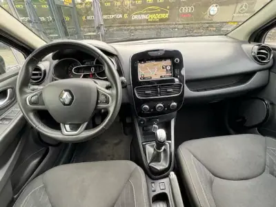 Renault Clio Sport Tourer 2020 - 12500 EUR, 75360 km - AUTO.MOTO.pt - 75360km - foto 10 de 12