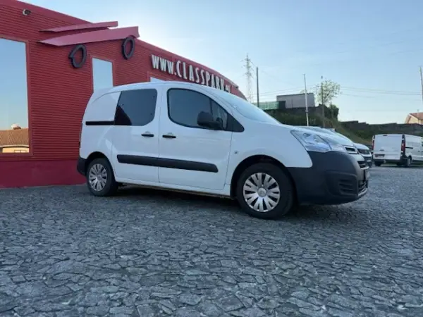 Citroën Berlingo 2017 - 11900 EUR, 176000 km - AUTO.MOTO.pt - 176000km - foto 3 de 10