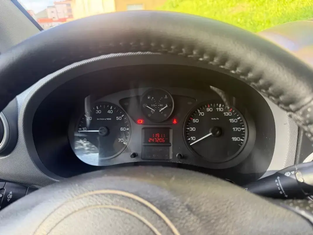 Citroën BERLINGO VAN XL 1.5 BLUE HDI 3 LUGARES 2012 - 6990 EUR, 247000 km - AUTO.MOTO.pt - 247000km - foto 14 de 24