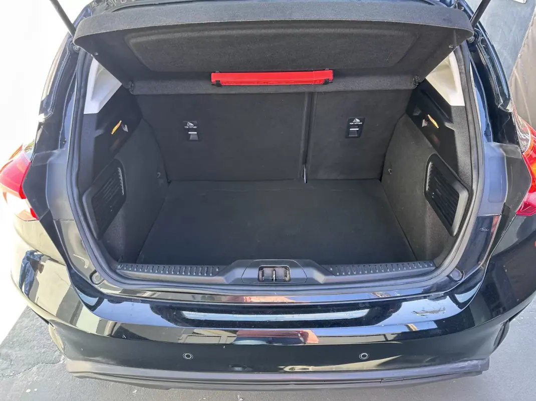 Ford Focus 2018 - 10900 EUR, 100000 km - AUTO.MOTO.pt - 100000km - foto 7 de 35