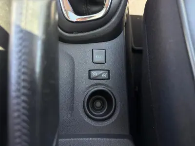 Renault Captur 2017 - 14750 EUR, 95250 km - AUTO.MOTO.pt - 95250km - foto 45 de 48