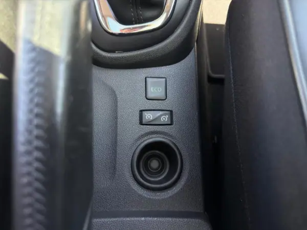 Renault Captur 2017 - 13995 EUR, 95250 km - AUTO.MOTO.pt - 95250km - foto 45 de 48