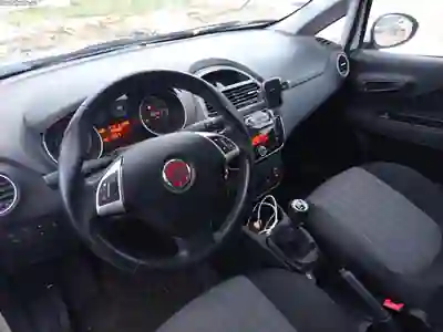 Fiat Punto Evo 2018 - 7700 EUR, 46000 km - AUTO.MOTO.pt - 46000km - foto 2 de 6