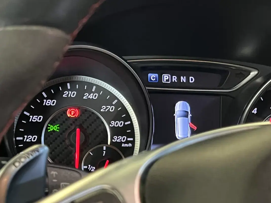 Mercedes-Benz CLA 45 AMG 2019 - 39990 EUR, 95000 km - AUTO.MOTO.pt - 95000km - foto 30 de 57