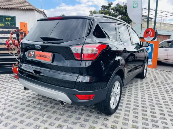 Ford Kuga 2017 - 17950 EUR, 85499 km - AUTO.MOTO.pt - 85499km - foto 7 de 14