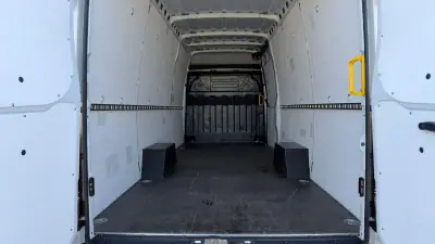 Iveco Daily 2024 - 36000 EUR, 55000 km - AUTO.MOTO.pt - 55000km - foto 9 de 11