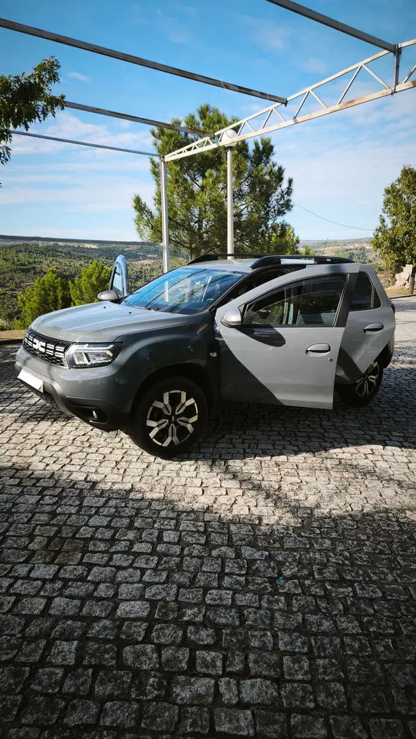 Dacia Duster 2023 — photo 2 of 12