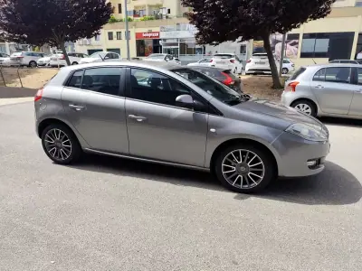 Fiat Bravo 2010 - 5980 EUR, 147000 km - AUTO.MOTO.pt - 147000km - foto 9 de 23