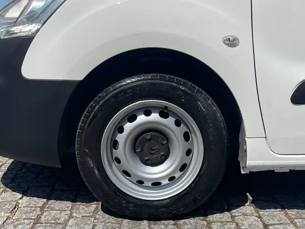 Citroën Berlingo 1.6 HDi Longa 2019 - 11750 EUR, 106000 km - AUTO.MOTO.pt - 106000km - foto 14 de 30