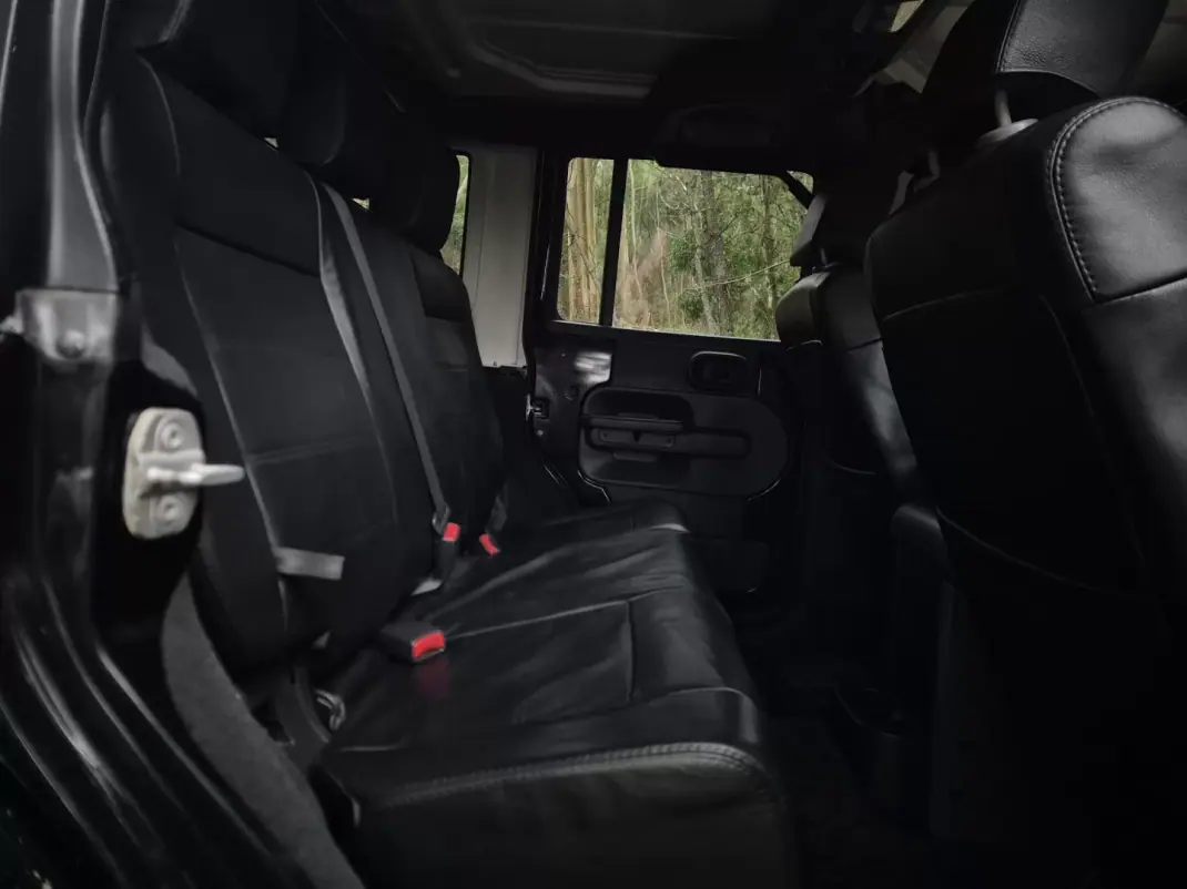 Jeep Wrangler Unlimited 2010 - 41000 EUR, 169000 km - AUTO.MOTO.pt - 169000km - foto 13 de 25