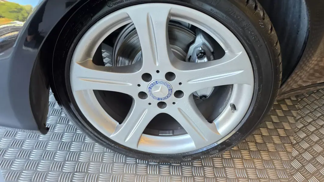 Mercedes-Benz CLS 320 2008 - 12900 EUR, 314479 km - 314479km - foto 32 de 60