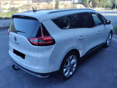 Renault Grand Scénic 2017 - 13750 EUR, 200000 km - AUTO.MOTO.pt - 200000km - foto 7 de 27