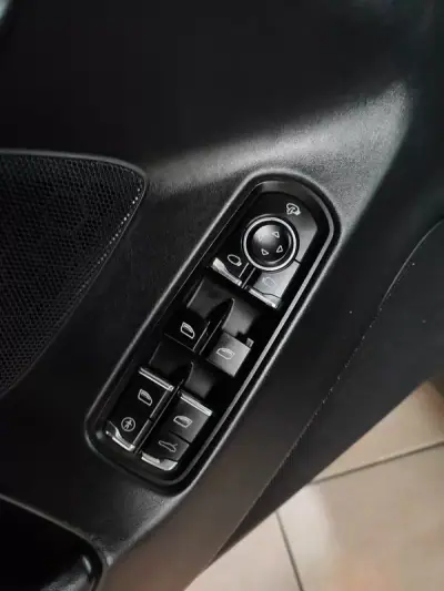 Porsche Panamera 2011 - 39500 EUR, 139500 km - AUTO.MOTO.pt - 139500km - foto 22 de 37