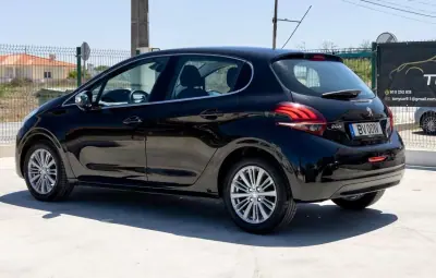 Peugeot 208 2015 - 10990 EUR, 152900 km - AUTO.MOTO.pt - 152900km - foto 5 de 24