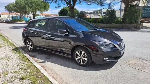 Nissan Leaf 2018 - 12890 EUR, 62000 km - AUTO.MOTO.pt - 62000km - foto 4 de 45