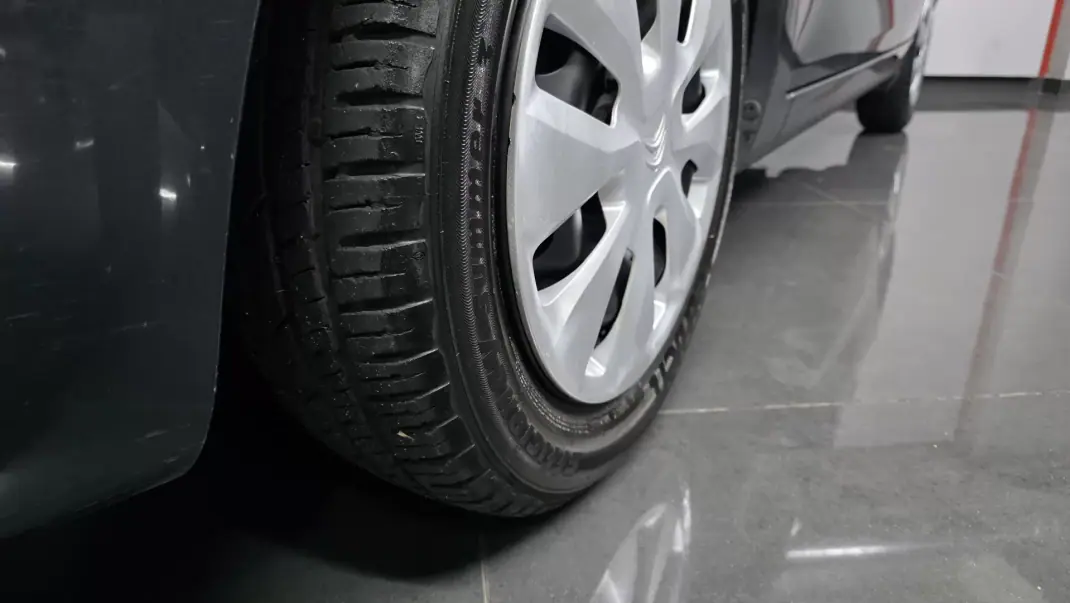 Citroën C1 2016 - 8990 EUR, 84000 km - AUTO.MOTO.pt - 84000km - foto 20 de 25