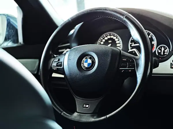 BMW 520 2013 - 19900 EUR, 216000 km - AUTO.MOTO.pt - 216000km - foto 36 de 43