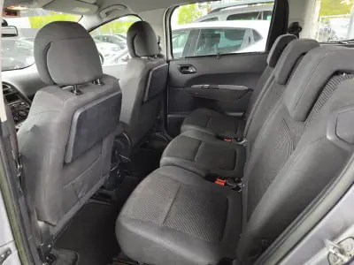 Peugeot 5008 2014 - 10900 EUR, 190000 km - AUTO.MOTO.pt - 190000km - foto 9 de 13