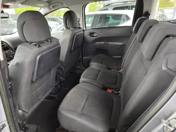 Peugeot 5008 2014 - 10900 EUR, 190000 km - AUTO.MOTO.pt - 190000km - foto 9 de 13