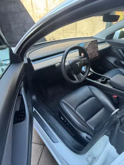 Tesla Model 3 2019 - 22900 EUR, 117000 km - AUTO.MOTO.pt - 117000km - foto 9 de 27